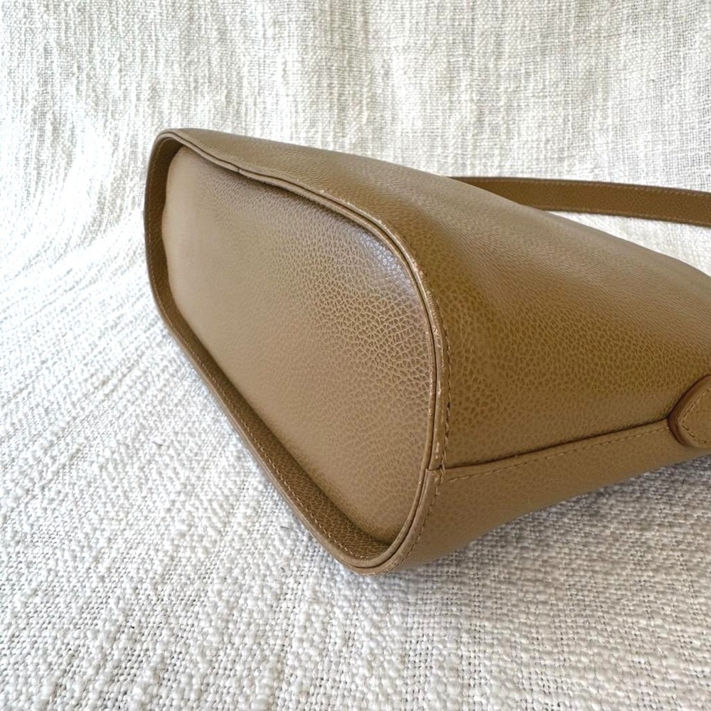 Vintage Coach Madison Regis Crossbody Bag | Light Tan Leather, Made in Italy - Picture 4 of 9
